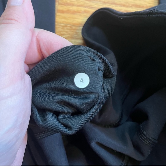 Lululemon black leggings size 4 - Picture 5 of 5